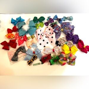 Assorted Variety of 32 Bows and Hair Clips for Little Girls